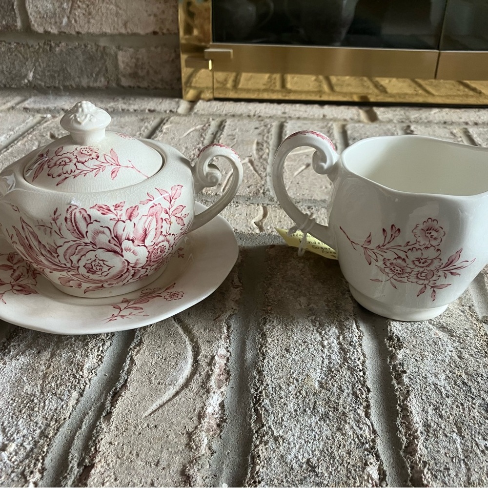 Wedgewood Sugar & Creamer Set